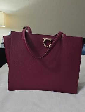 FERRAGAMO Authentic  Women's Tote Bag in Deep Burgundy Brand New With Tags